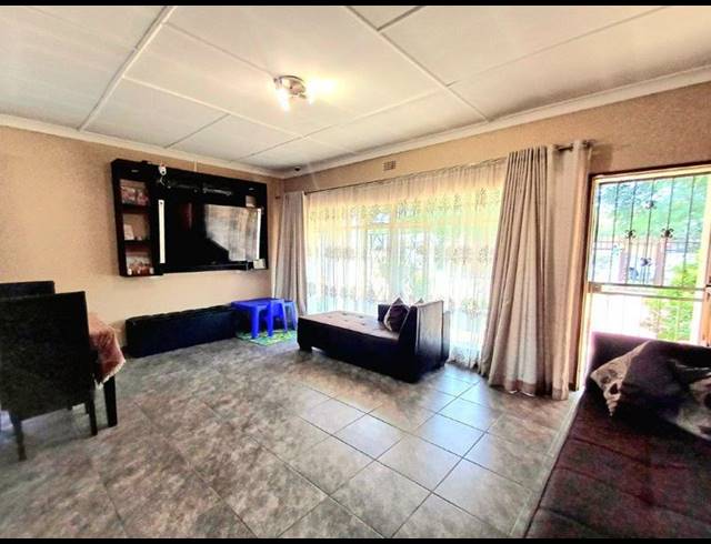 4 BEDROOM HOUSE FOR SALE IN NEW REDRUTH